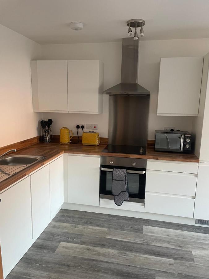 #0202 One Bedroom Serviced Apartment-Free Parking 더비 외부 사진